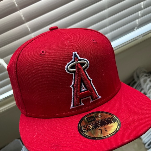 Red Fitted hat (7 5/8) - Picture 1 of 3
